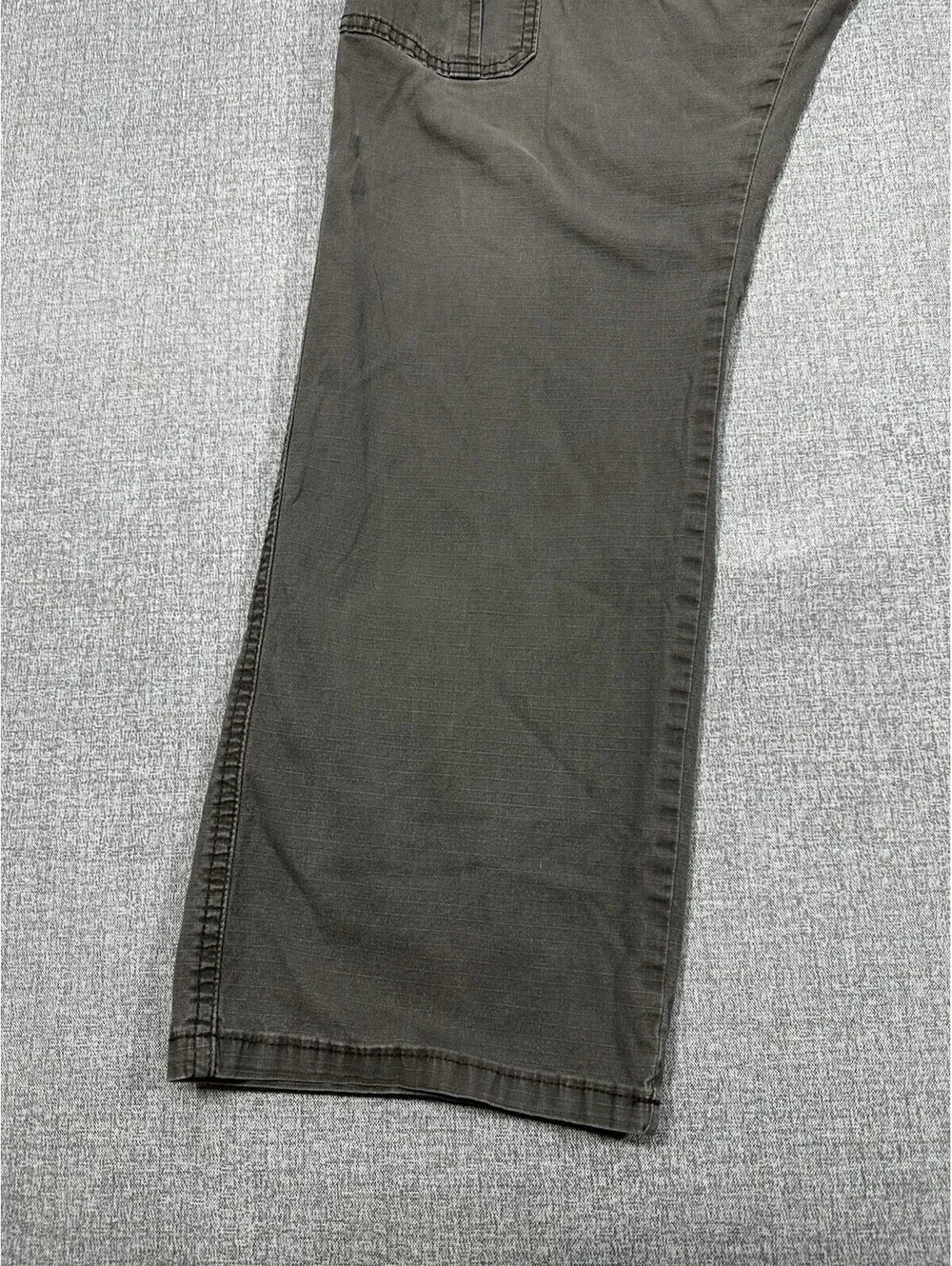 Wrangler Relaxed Fit Cargo Pants Men’s 37x29 Gray Workwear Utility – Flaws